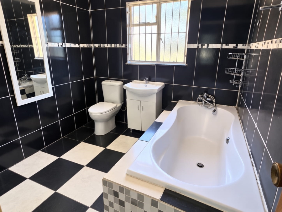 To Let 4 Bedroom Property for Rent in Fichardt Park Free State